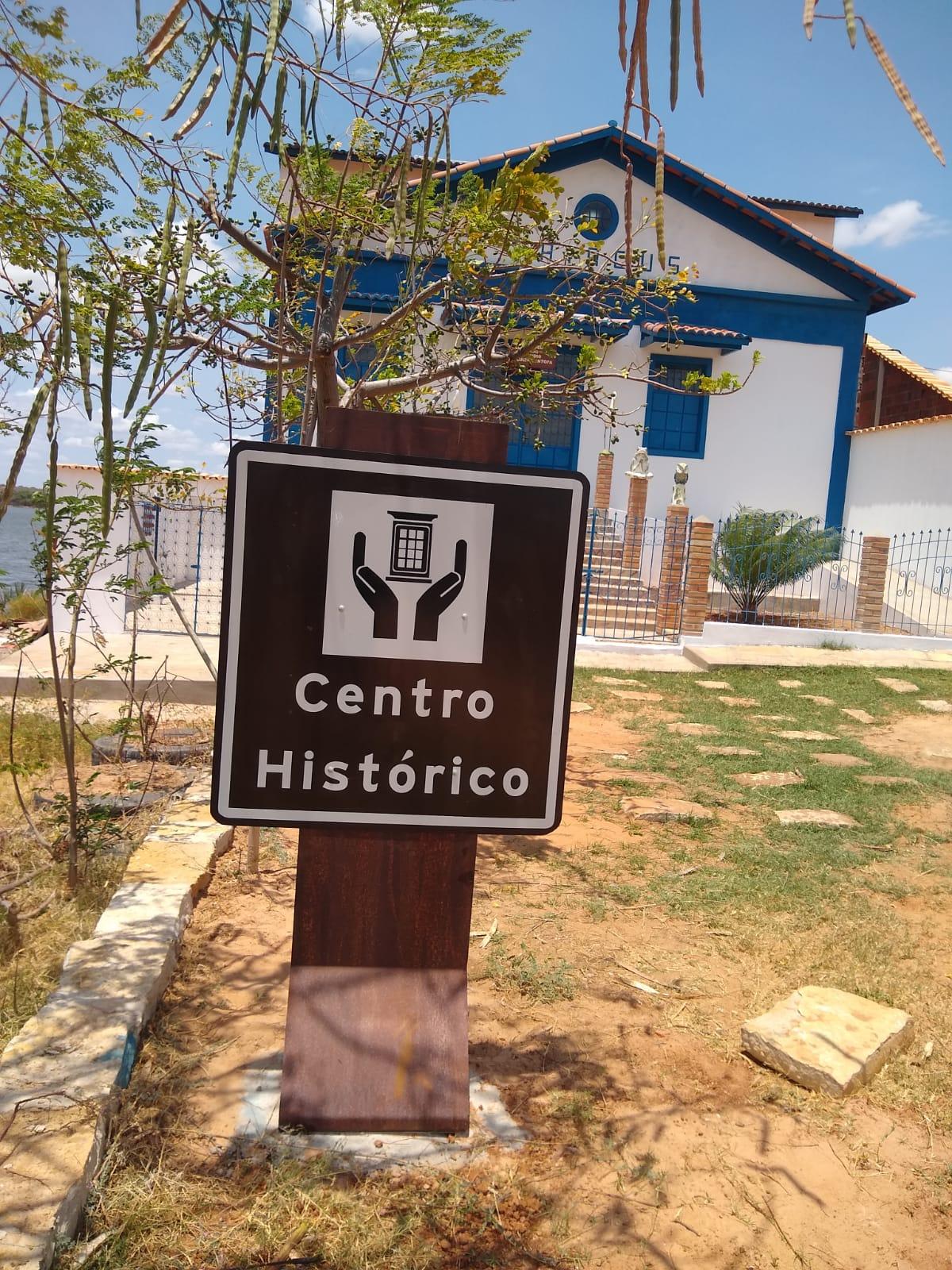 Prefeitura de Apodi faz instalações de placas de sinalização turística no município