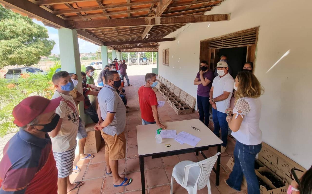 Prefeitura de Apodi realizou mais uma entrega do Programa Pinto Caipira nesta Sexta(22)