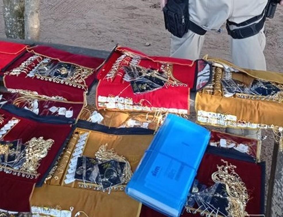 PRF apreende mais de R$ 50 mil em semijoias transportadas sem nota fiscal na Grande Natal