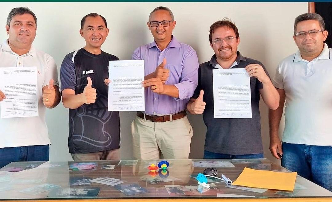 Vereadores de Apodi protocolam reclamação formal contra o ato de alteração da Lei Orgânica e eleição da mesa diretora