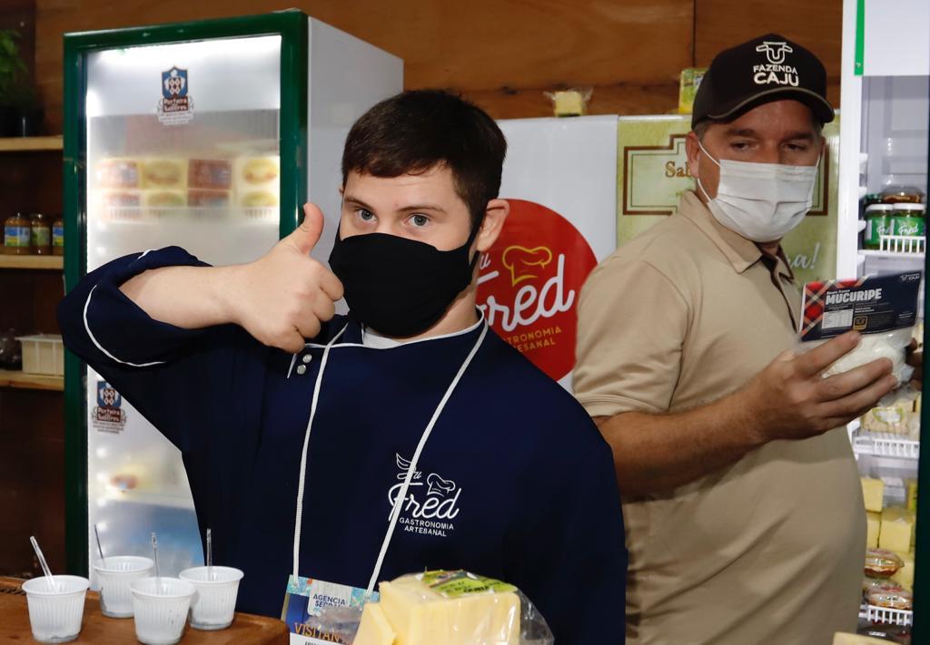 Chef de cozinha com Síndrome de Down fecha parceria com produtor para gerar negócios no RN