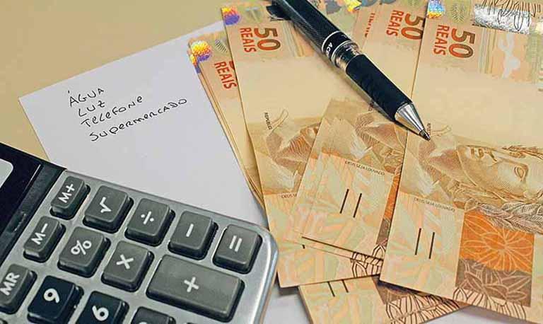 Endividamento em Natal cresce e número de famílias sem condições de pagar triplica