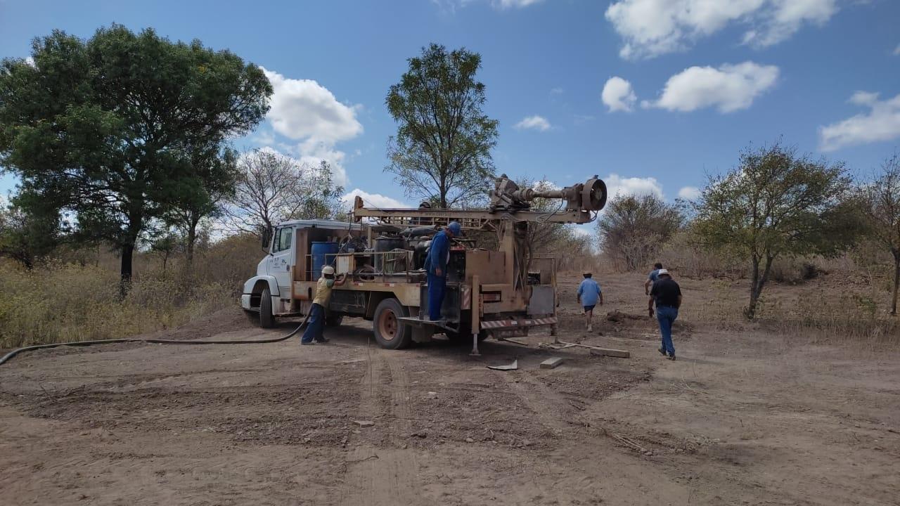 Governo do Estado inicia perfuração de poços na zona rural de Felipe Guerra