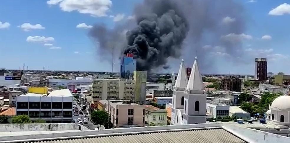 Incêndio atinge oficina de troca de óleo veicular em Mossoró