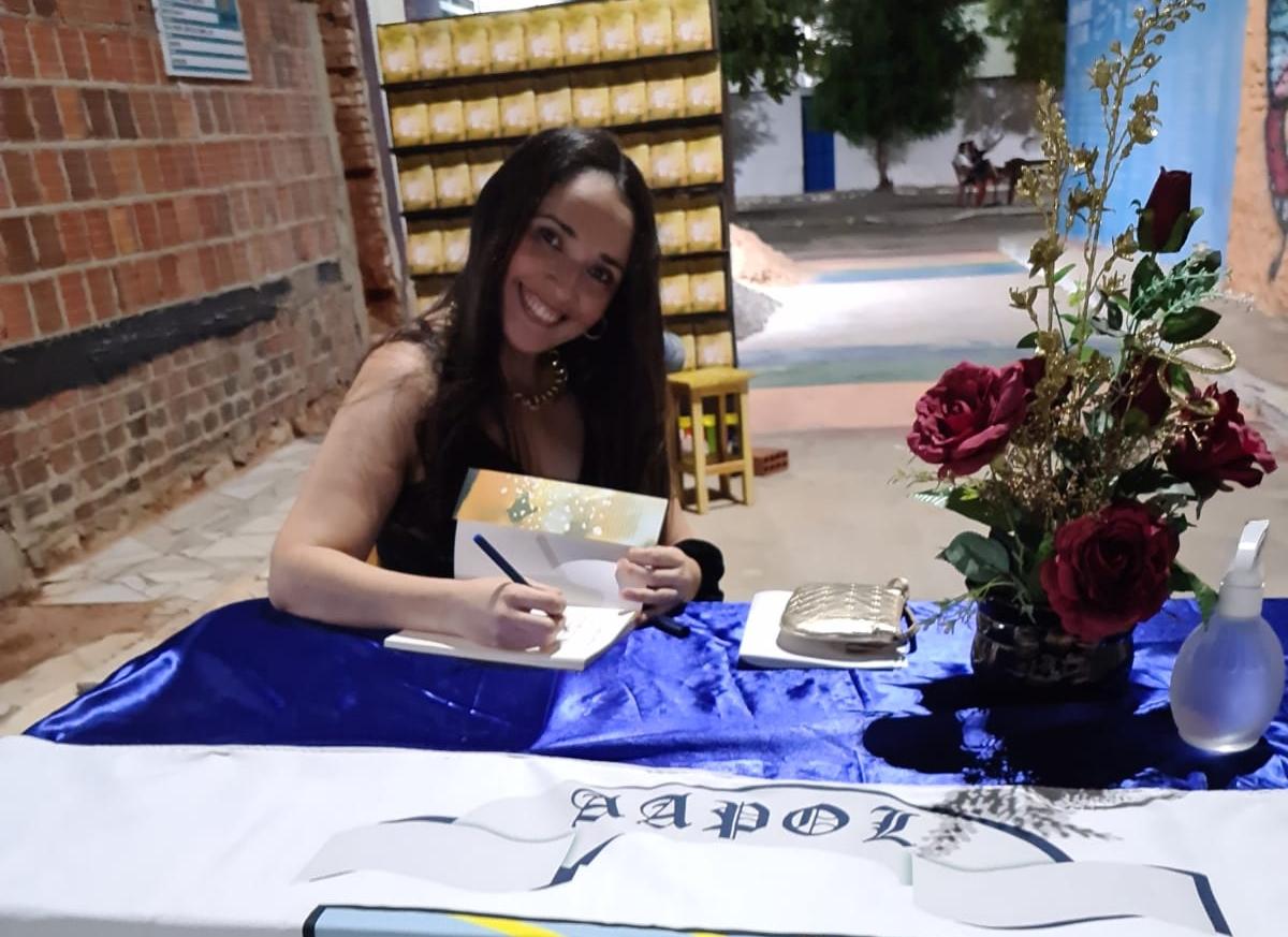 Poetisa Apodiense, Lydia Nere, fez o lançamento de seu livro neste Sábado(13)