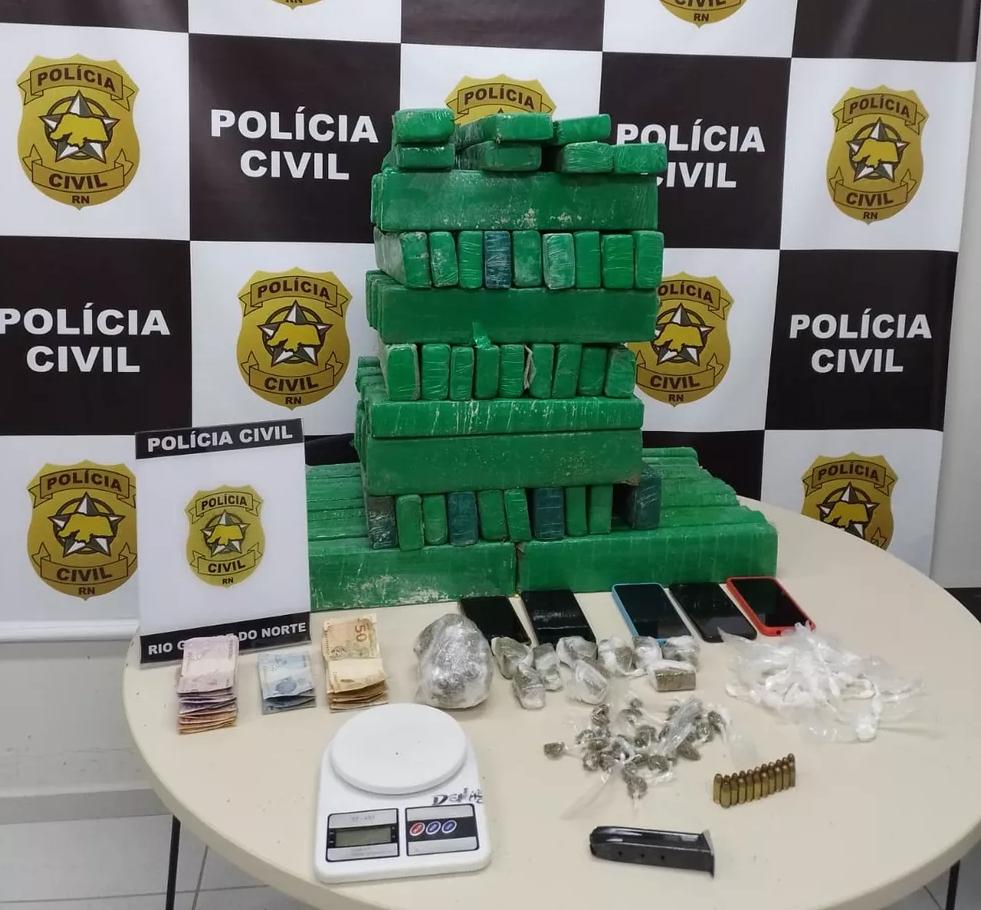 Polícia apreende 90 quilos de maconha enterrados em terreno na Grande Natal