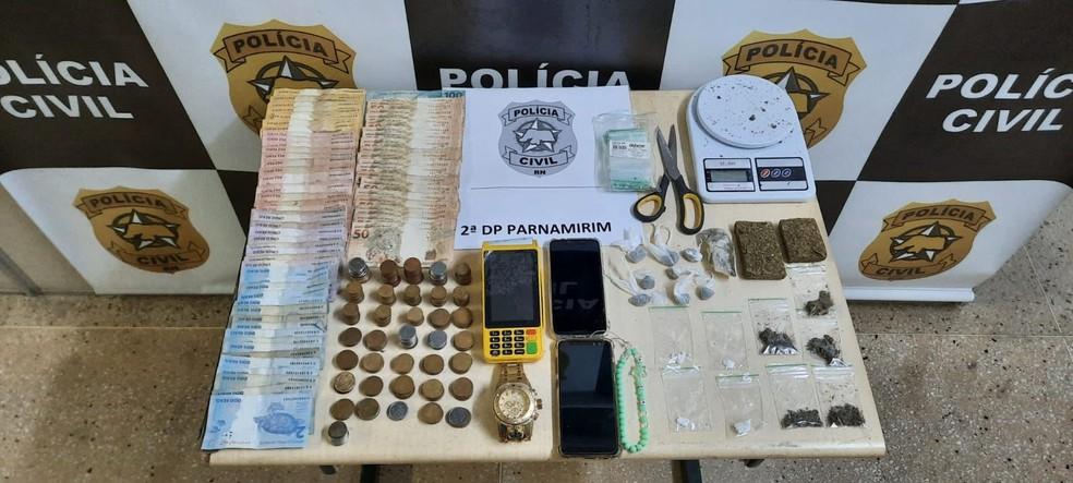 Polícia prende em flagrante casal que usava conveniência como fachada para tráfico de drogas em Nova Parnamirim