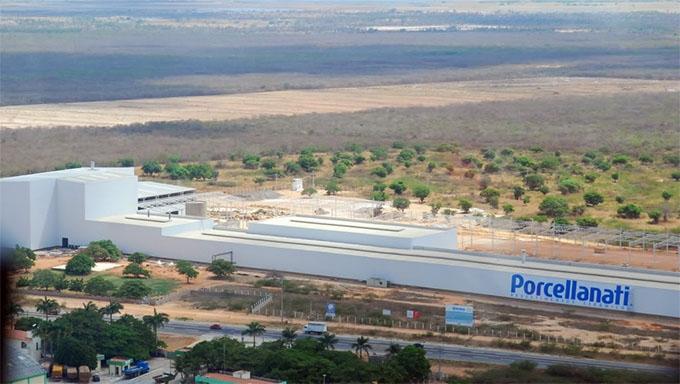 Por descumprir lei 1.968 por quase 20 anos, prefeito de Mossoró toma de volta terreno da Porcellanati