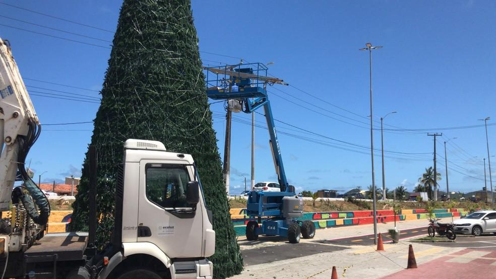 Prefeitura de Natal interdita ciclovia para montagem de árvore natalina e ciclistas reclamam