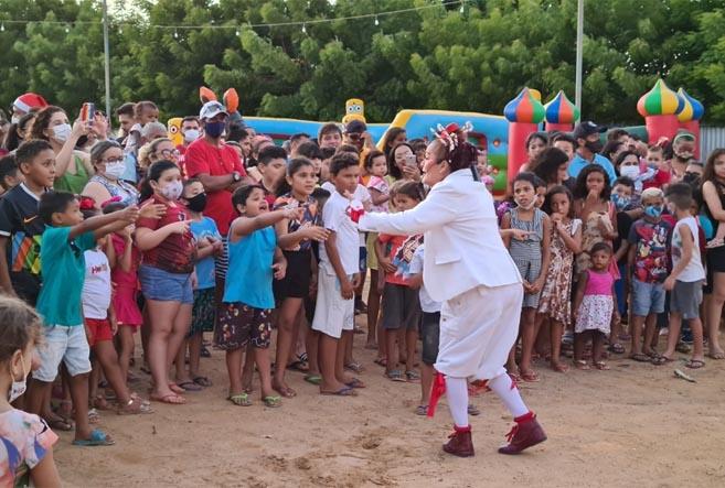 A Máscara de Teatro leva magia do Natal a instituições beneficentes de Mossoró