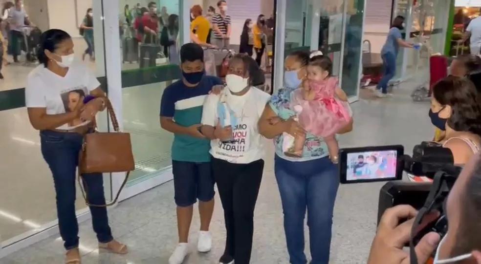 Após transplante de pulmão em SP por complicações da Covid, potiguar reencontra filhos no RN