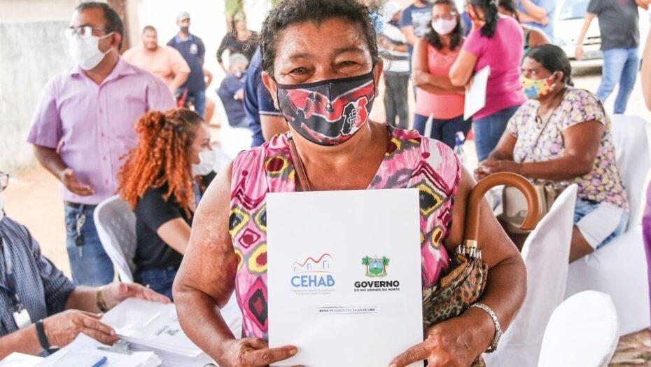 Governo do RN entrega 145 escrituras públicas em Ceará-Mirim