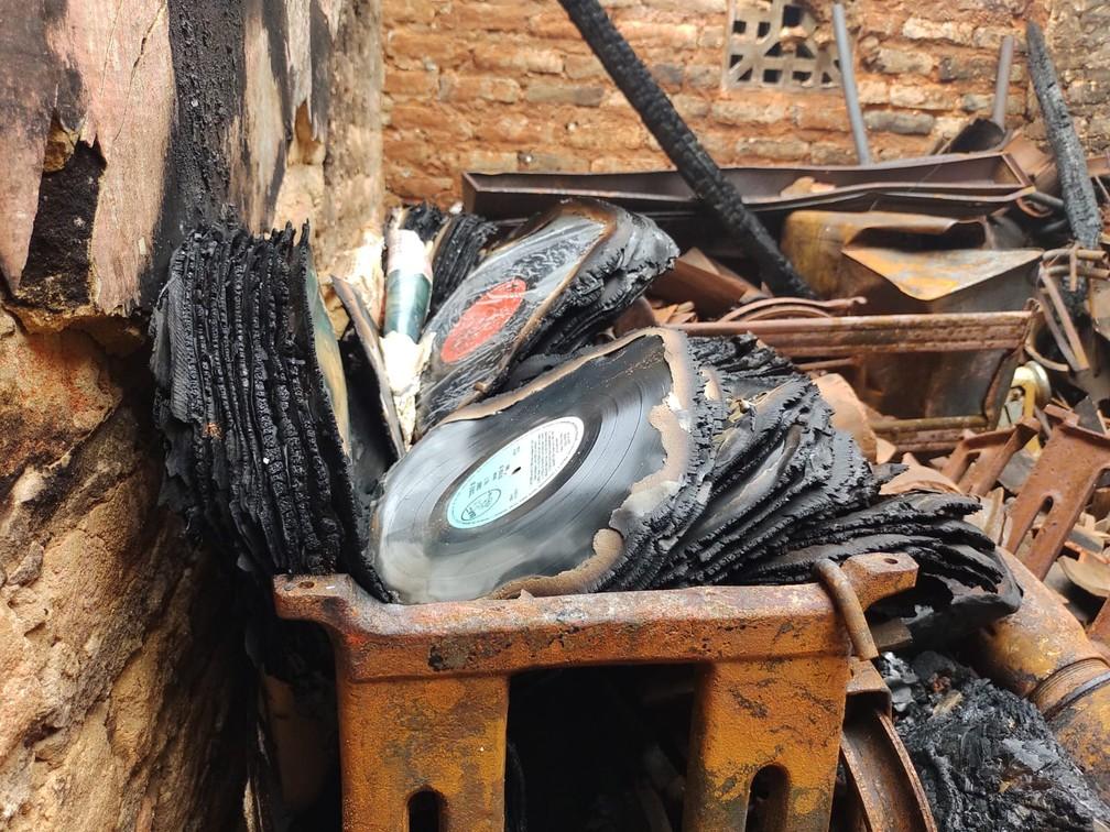 Incêndio atinge depósito com mais de 1 mil vinis na Zona Leste de Natal