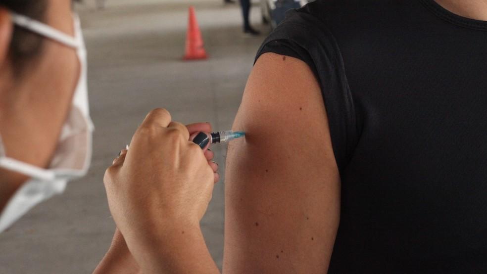 Parnamirim deixa de exigir comprovante de residência e libera vacinação para pessoas de qualquer cidade