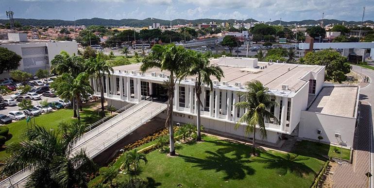 Sindicato destrincha contas do governo Fátima e acha R$ 2,1 bilhões extras em comparação com 2020