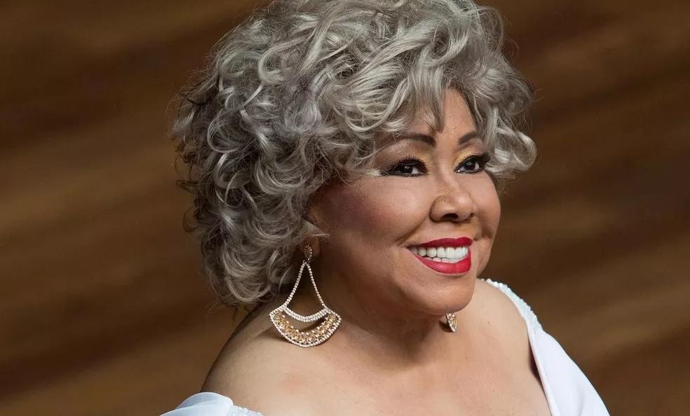Cantora Alcione testa positivo para Covid e cancela show que faria em Tibau, no RN