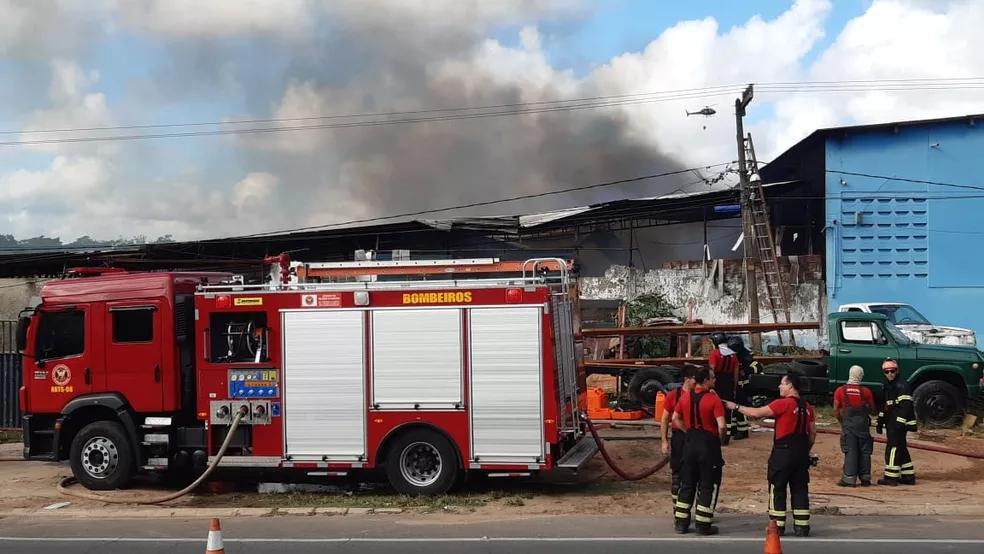 Incêndio atinge sucata na Zona Oeste de Natal