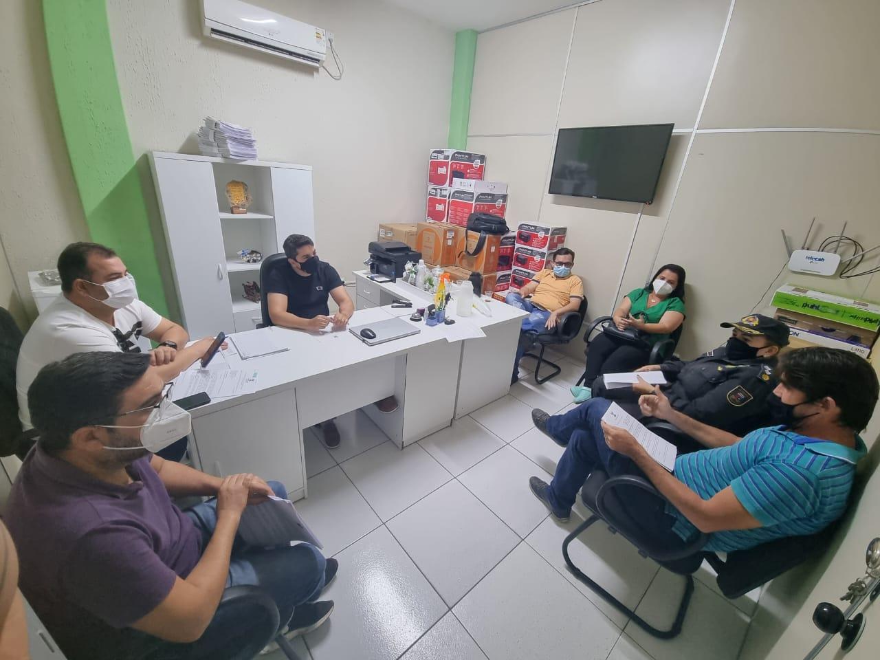 Prefeitura de Apodi discute acompanhamento de novo decreto estadual, bem como metas e ações no combate à covid-19