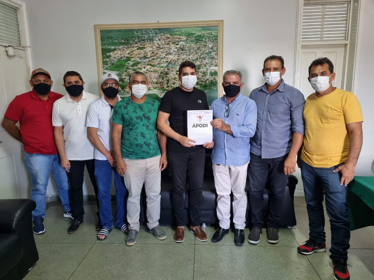 Prefeitura de Apodi efetua pagamento de 10 mil reais para a Associação dos Produtores de Leite de Apodi e região Oeste (ASPROLO)