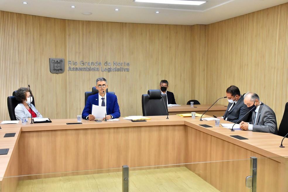 Deputados adiam leitura e votação de relatório da CPI da Arena das Dunas para quinta-feira (24)