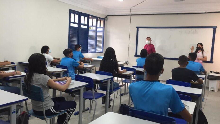 Enquanto professores reinvidicam reajuste do piso salarial, aulas presenciais começam nesta Segunda(14) no RN