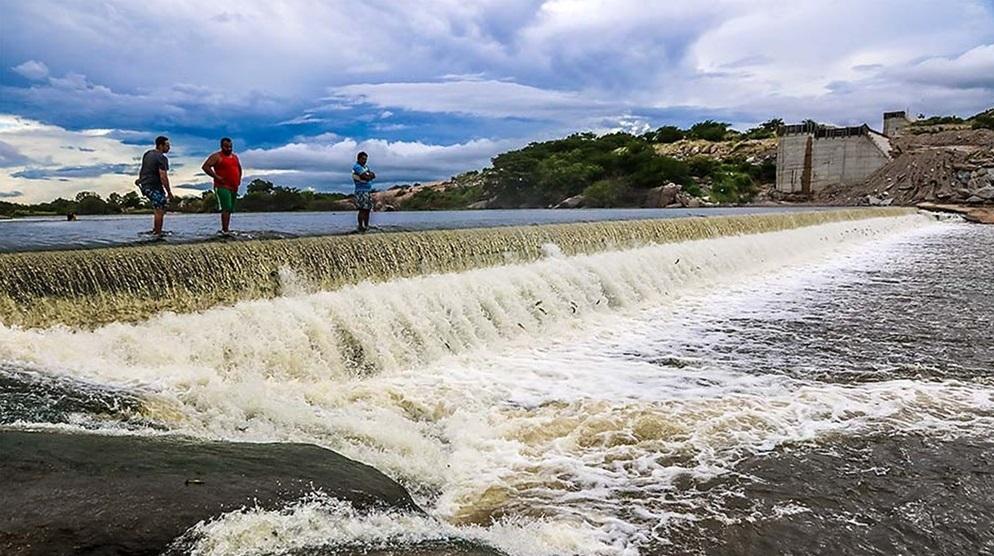 Governo do RN rebate Bolsonaro, nega uso político da barragem de Oiticica e alfineta ministro potiguar