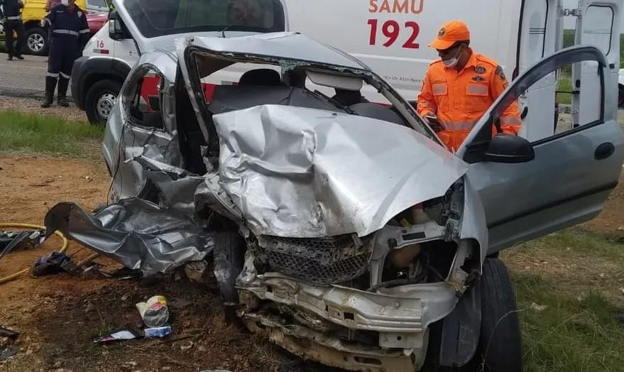 Mãe e filhos morrem após batida de carros no interior do RN