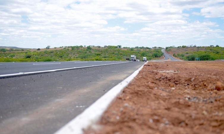 Moto parte ao meio e homem morre após acidente com carro na RN-117