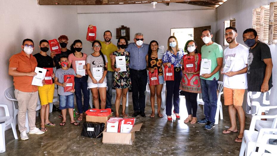 Parceria entre SICOOB e Jovens Escribas promove doação de livros em Natal