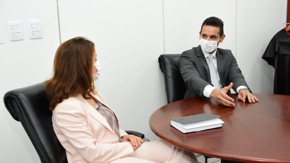 Prefeito Allyson apresenta modernização da gestão à procuradora-geral de Justiça