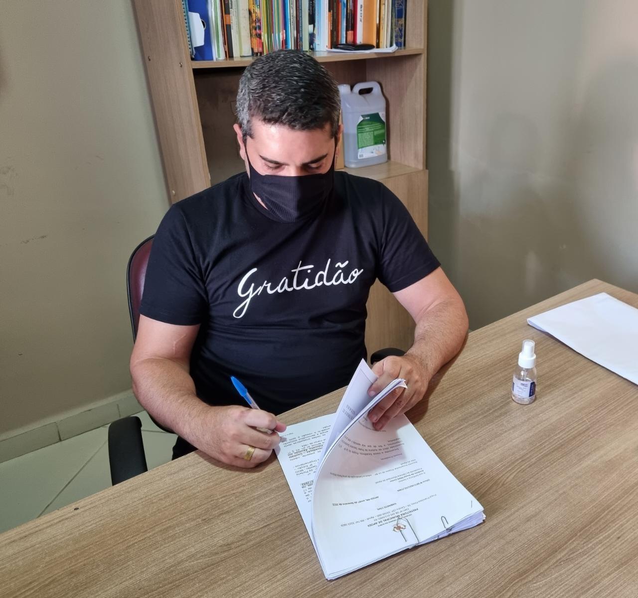 Prefeitura de Apodi assina diversos projetos de lei para melhorias no município nesta Segunda(07)