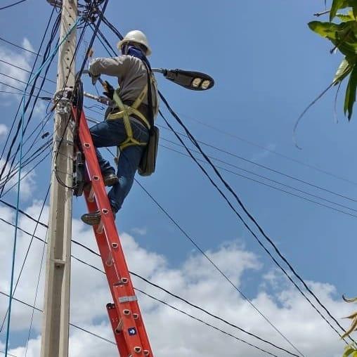 Prefeitura de Apodi distribui mais de 100 novas luminárias de LED em diversas localidades do município