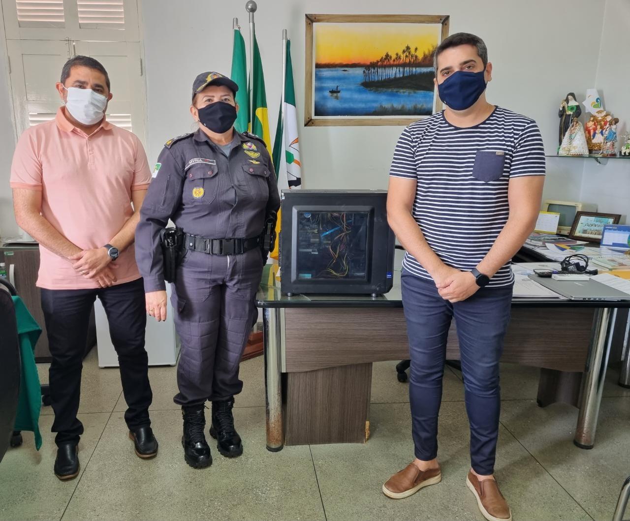Prefeitura de Apodi entrega equipamentos para melhorar o monitoramento por câmeras na cidade