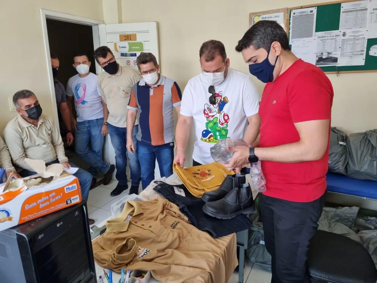 Prefeitura de Apodi entrega novos fardamentos para Agentes Comunitários de Endemias nesta Segunda(14)