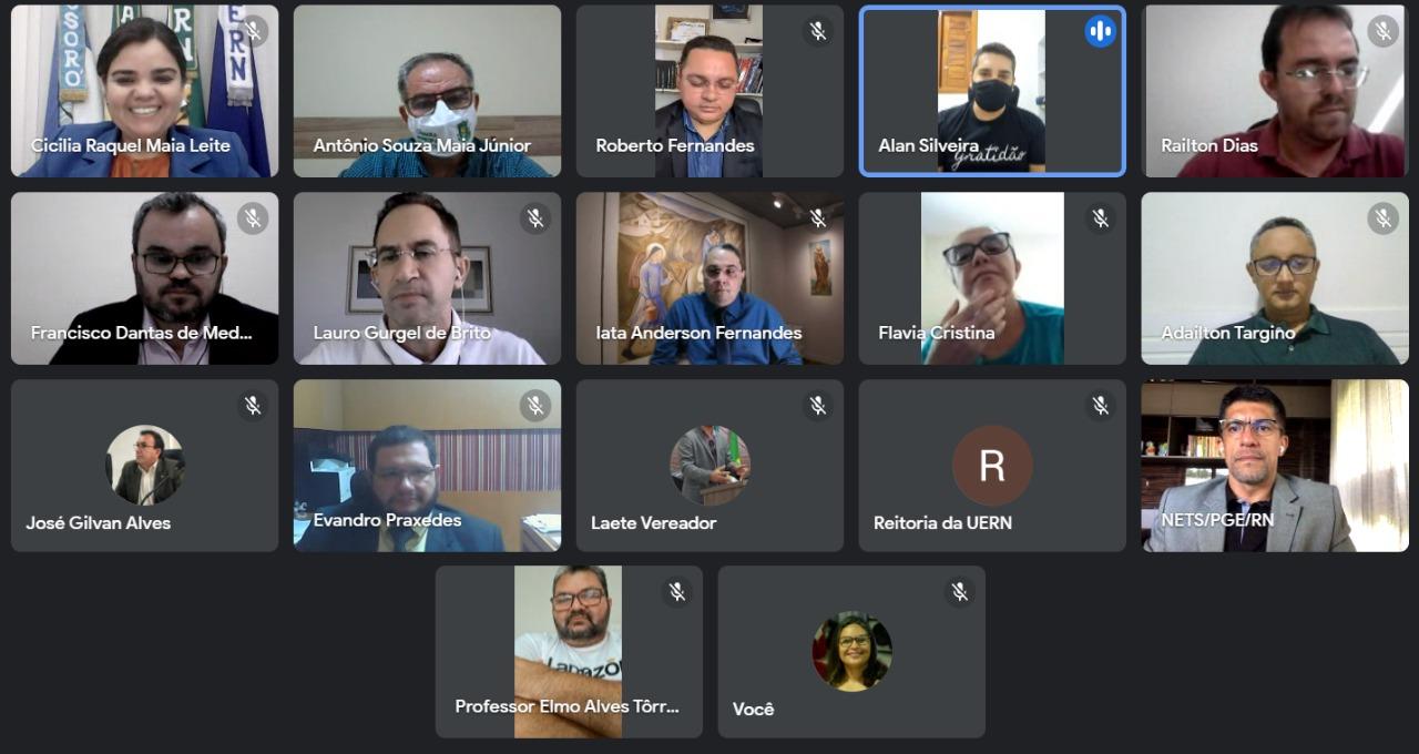 Prefeitura de Apodi realiza reunião para discutir liberação de recursos para a construção do campus da UERN em Apodi