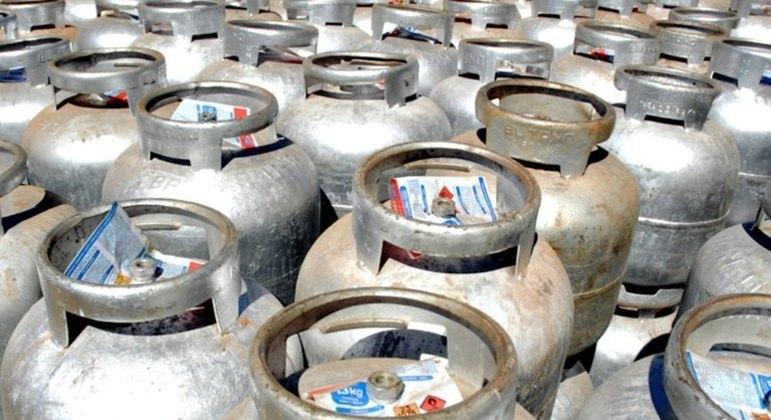 Senador potiguar sugere ampliar auxílio gás para 11 milhões de famílias