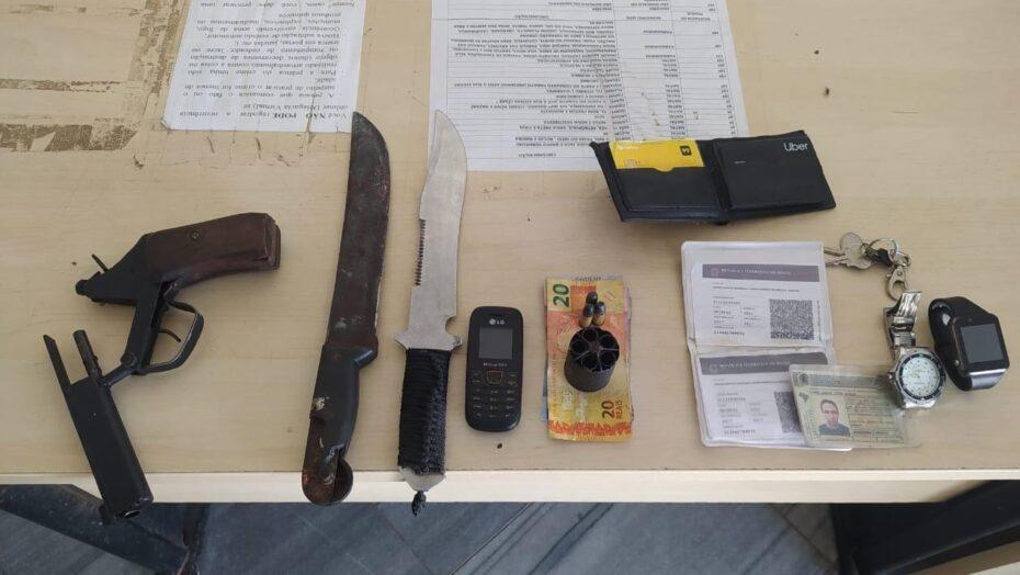 Três homens são presos com revólver de fabricação caseira e duas facas na Zona Oeste de Natal