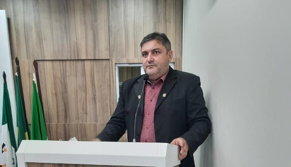 Vereador Ângelo de Dagmar lamenta morosidade da obra do novo cemitério de Apodi e cobra empresa