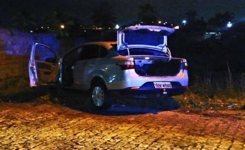 Amarrado e sem roupas, homem é encontrado morto em porta malas de carro após sequestro na Grande Natal
