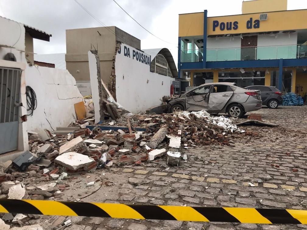 Bandidos explodem agência bancária e posto de combustíveis em Tangará, no interior do RN