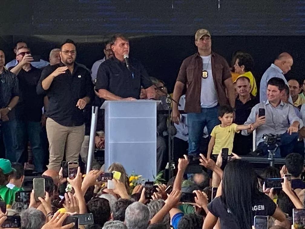 Bolsonaro inaugura estação de trem na Grande Natal