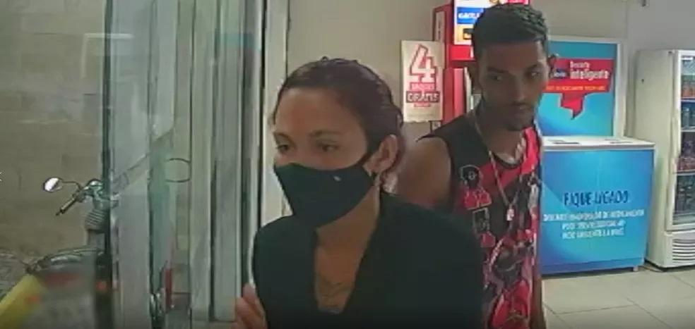 Casal armado assalta funcionários de farmácia na Zona Sul de Natal