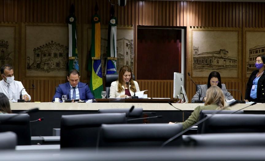 Comissão de Justiça da Câmara de Natal aprova projetos para mulheres, crianças e trabalhadores da limpeza pública