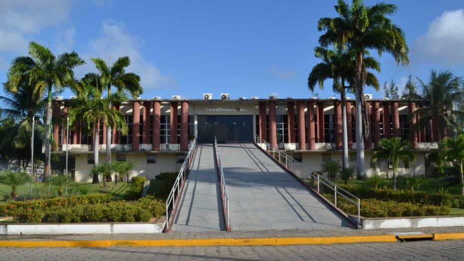 Comunidade próxima da barragem de Oiticica aguarda regularização de luz e água em casas novas, segundo governo do RN