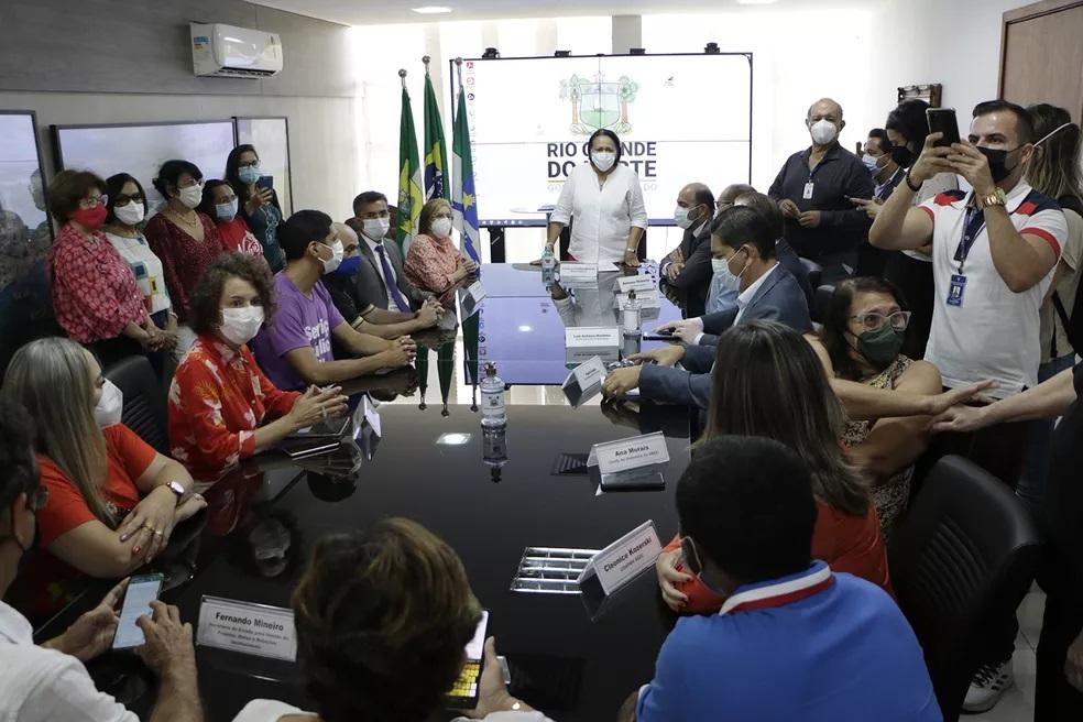 Governadora do RN sanciona lei que reajusta piso salarial dos professores da rede estadual