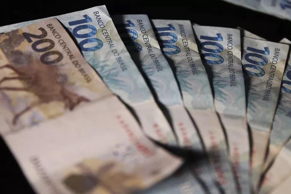 Governo do RN anuncia pagamento de salário atrasado desde 2018 a servidores que ganham entre R$ 3 mil e R$ 6 mil