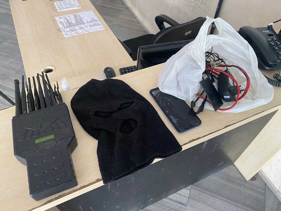 Policial apreende equipamento usado para bloquear rastreador de carro em Natal