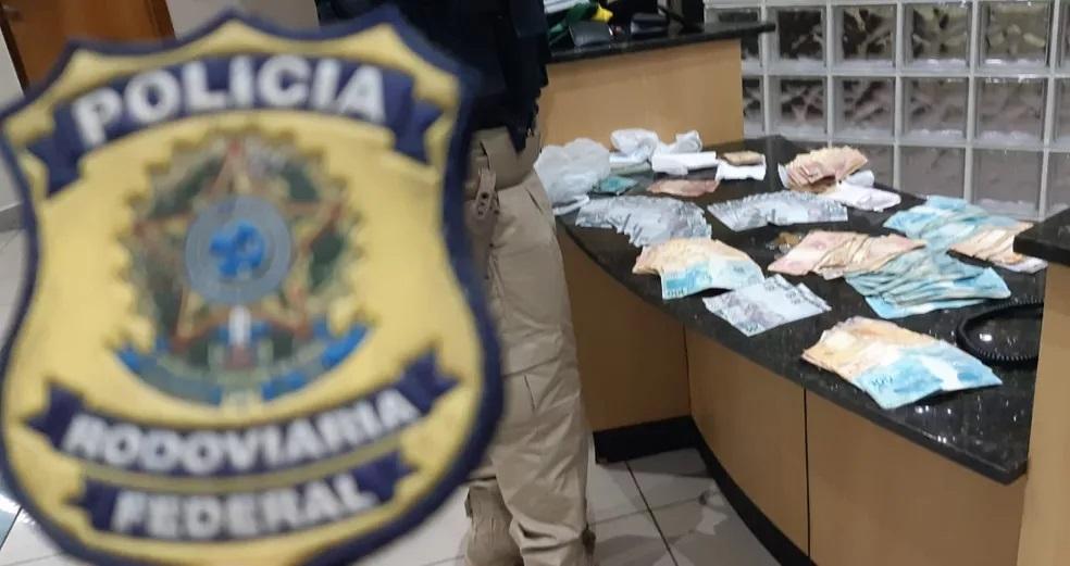 PRF prende quatro suspeitos com R$ 54 mil em notas falsas na BR-304 no RN