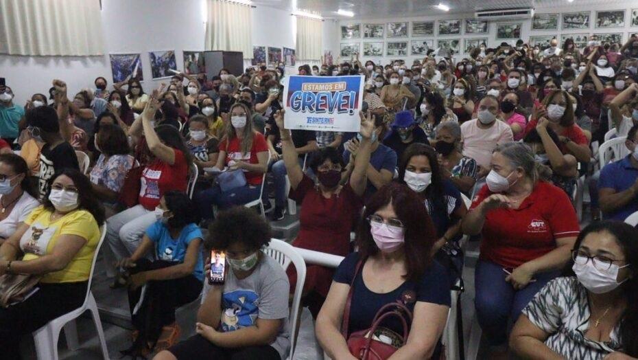 Professores de Natal entram em greve por tempo indeterminado