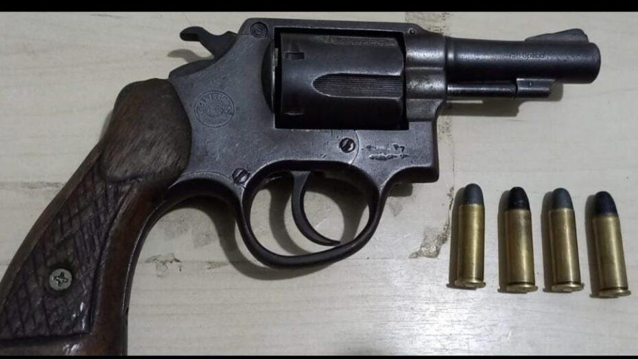 Suspeitos com armas e drogas são presos pela polícia na Zona Oeste de Natal